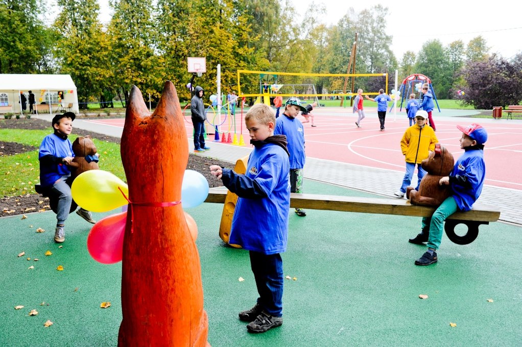 Atklāts Jelgavas 1. internātpamatskolas sporta un rotaļu laukums (FOTO)