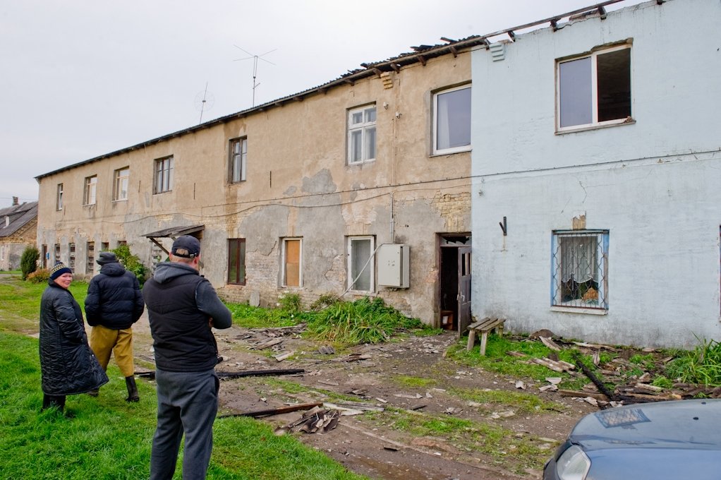 Kalnciemā nodeg veca māja ar vecticībnieku lūgšanu dzīvokli (FOTO)