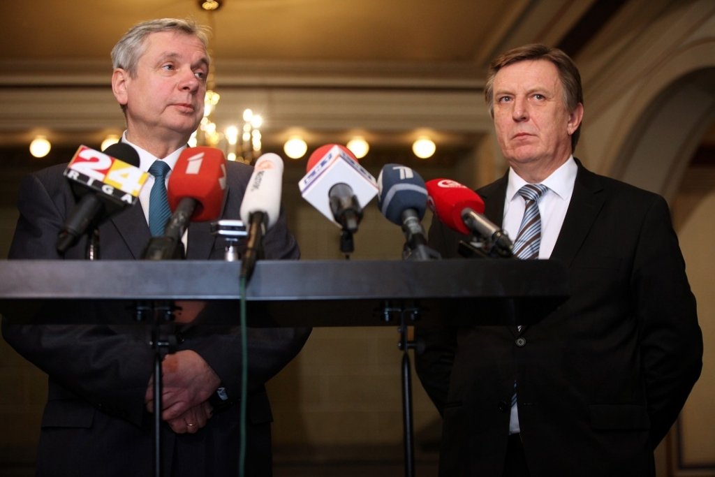 Kučinskis IZM pārmet kavēšanos ar tiesību aktu sagatavošanu pedagogu algu izmaksai