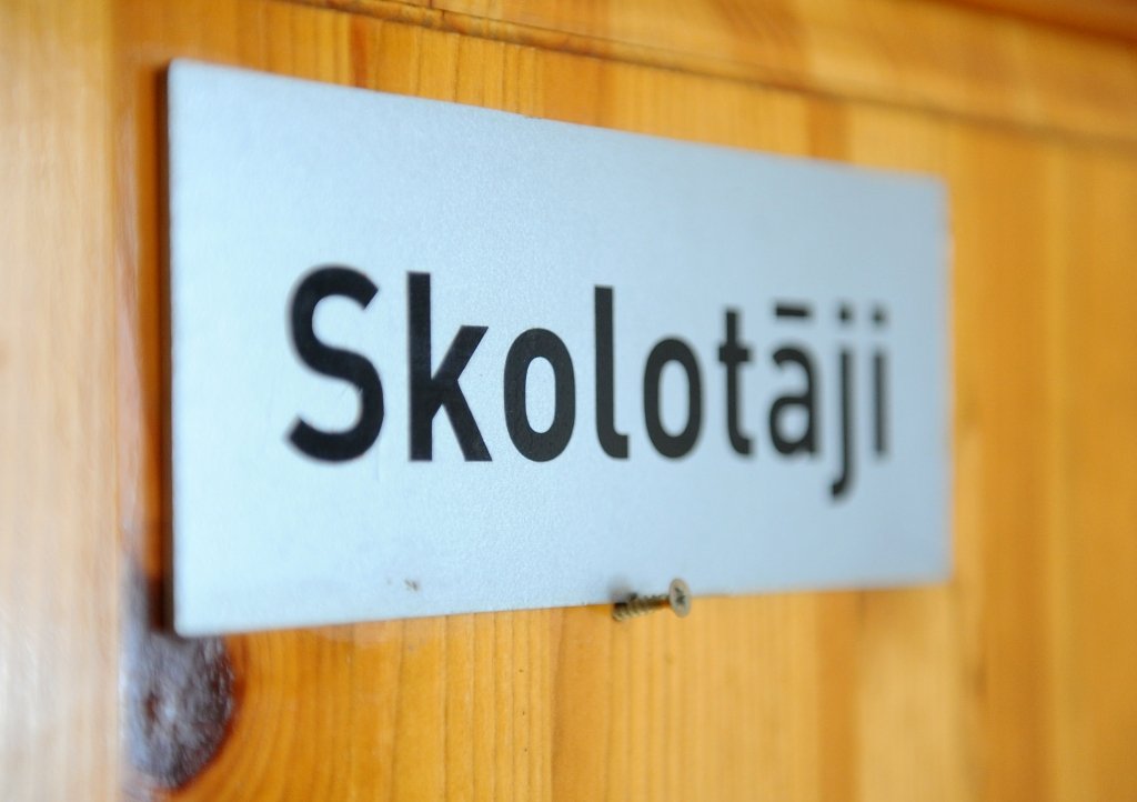 KM: 1200 skolotājiem kavējas algas izmaksa