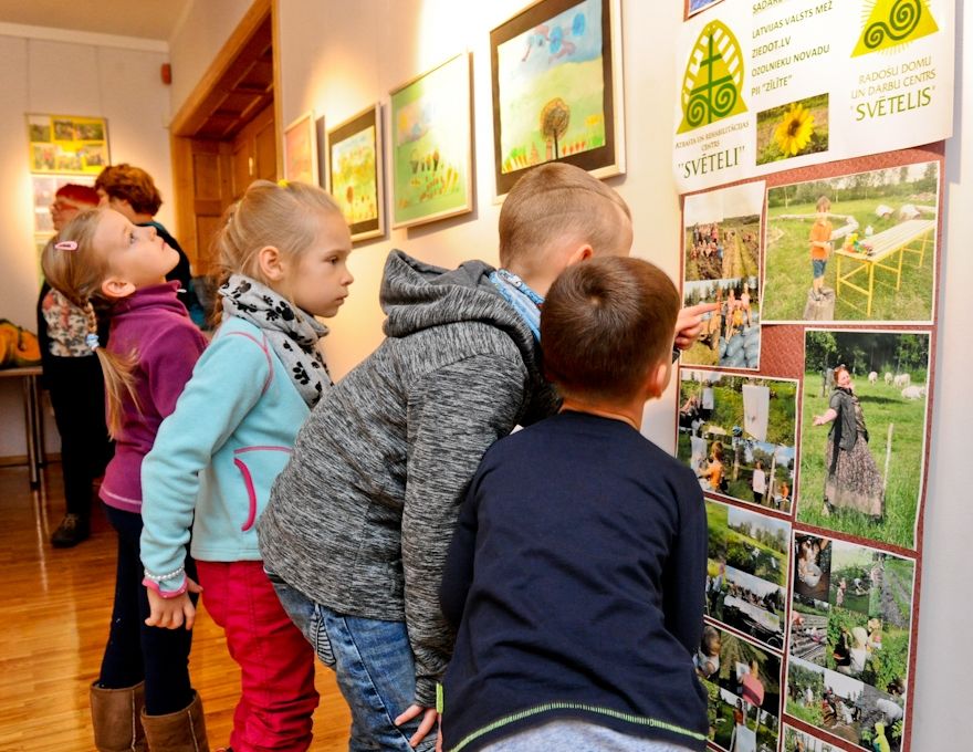 Palīdz novākt kartupeļus, bietes un burkānus (FOTO)