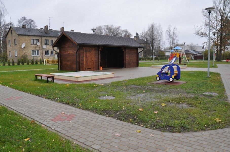 Labiekārtota Kalnciema bērnudārza «Mārīte» un Līvbērzes vidusskolas teritorija (FOTO)