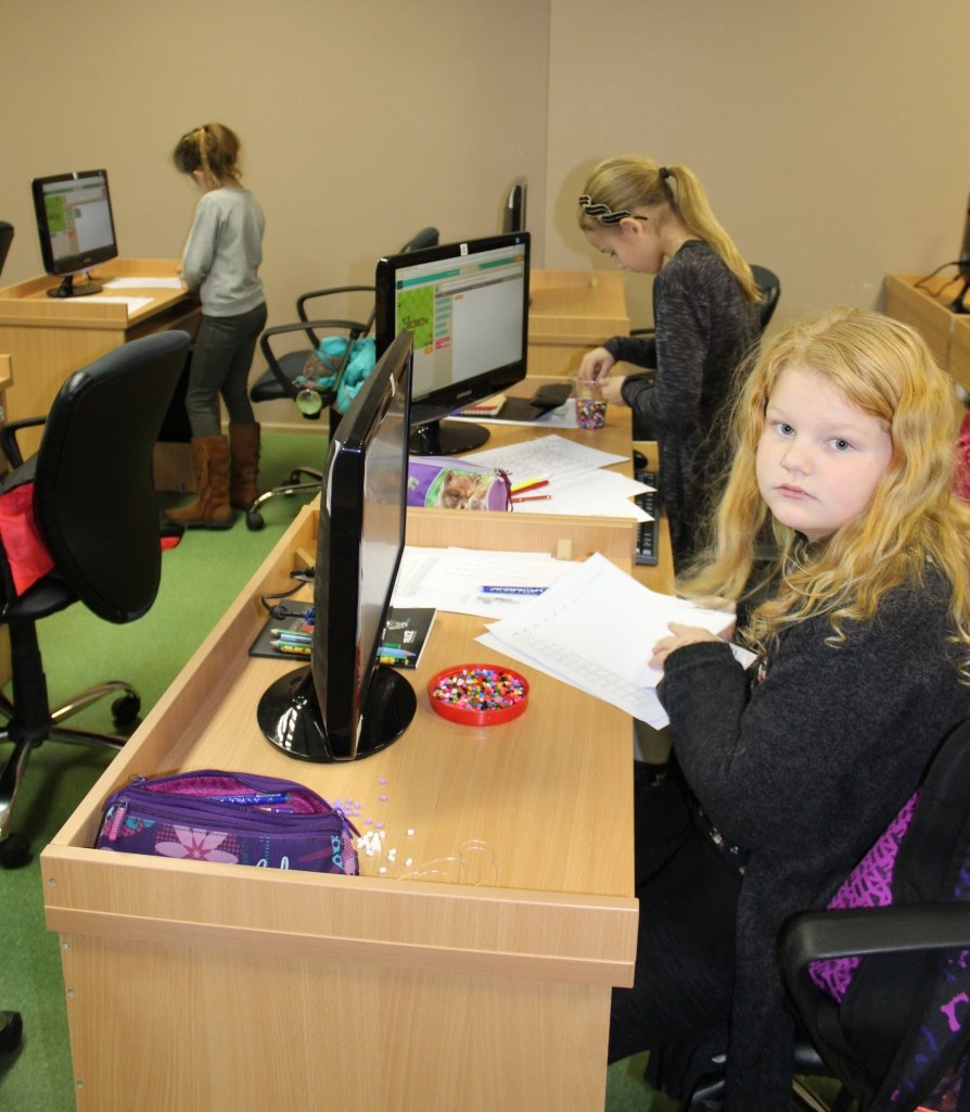 3.–4. klašu skolnieces Jelgavā uzsāk programmēšanas nodarbības 