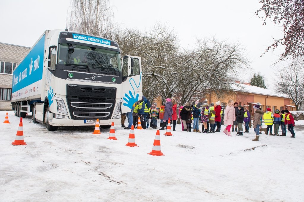 3. sākumskolas audzēkņi apgūst satiksmes drošību (FOTO)