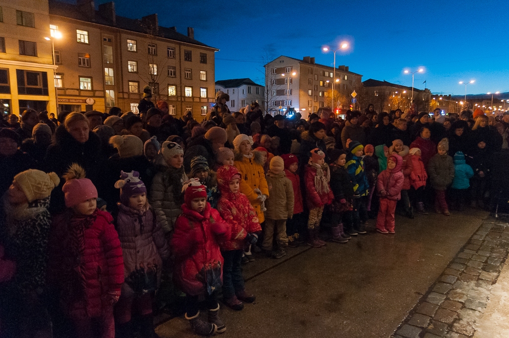 Kā Grinčs nenozaga Ziemassvētkus jeb iedegta Jelgavas svētku egle (FOTO)