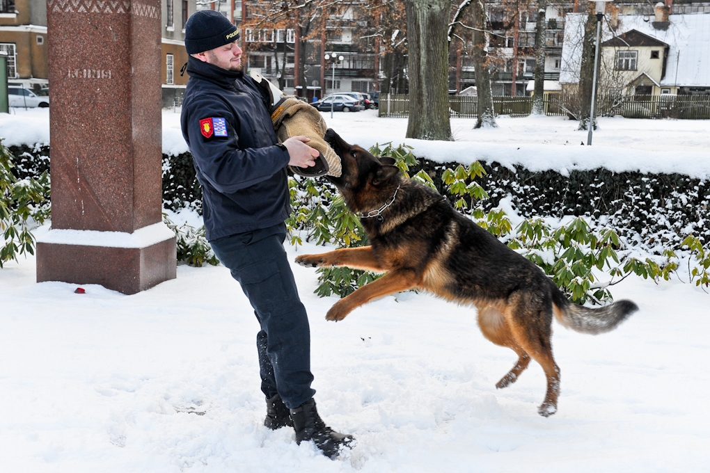 Valsts policija svin 98. jubileju (FOTO)