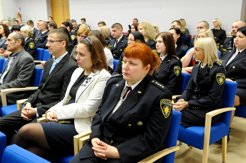 Sveic Jelgavas policistus (FOTO)