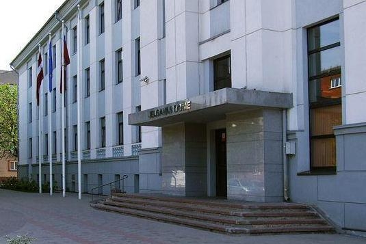Par astoņiem procentiem palielinās Jelgavas pašvaldības darbinieku algas; Rāviņa atalgojums pieaugs par 200 eiro