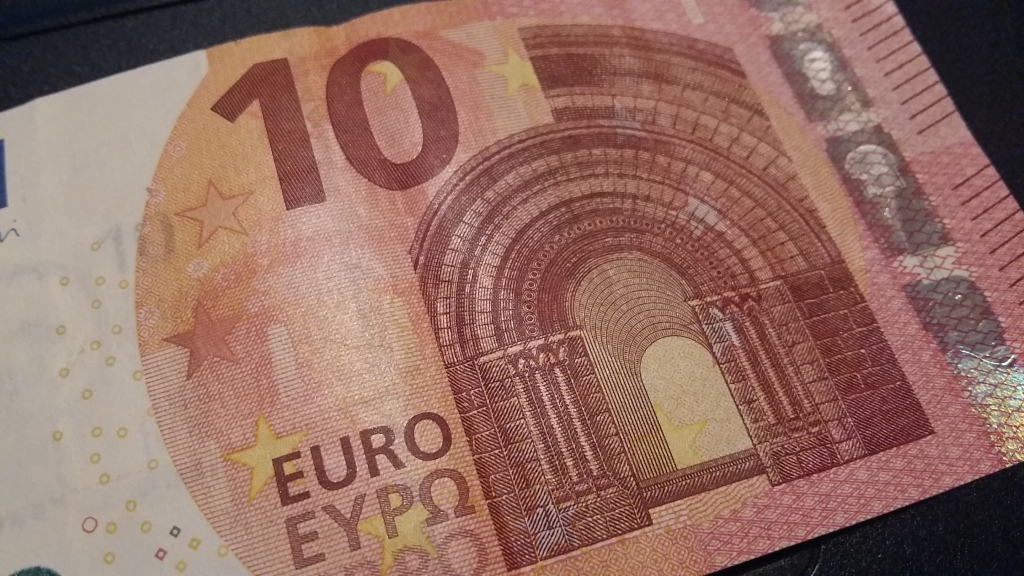 Minimālā alga valstī palielinās par desmit eiro, sasniedzot 380 eiro
