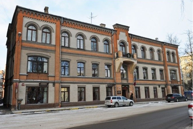 Nobeigumam tuvojas bibliotēkas jumta remonts