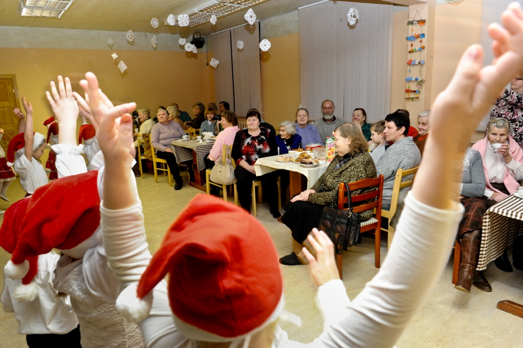 Vārpas Dienas centrs iepriecina seniorus (FOTO)