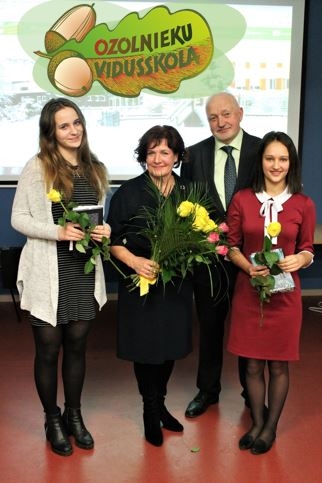 Leču ģimene dibina stipendijas savai dzimtajai skolai (FOTO)