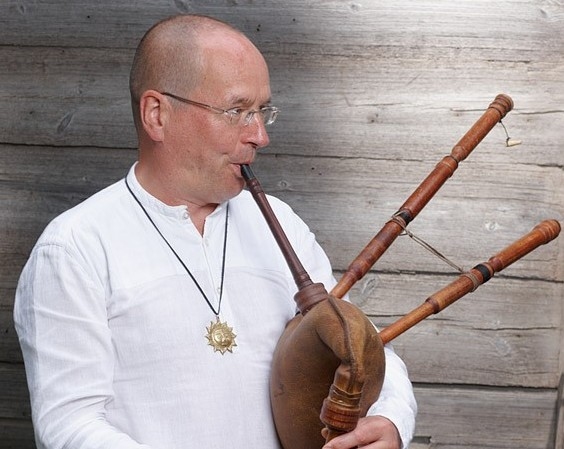 Lekcijā iepazīs tautas mūzikas instrumentus