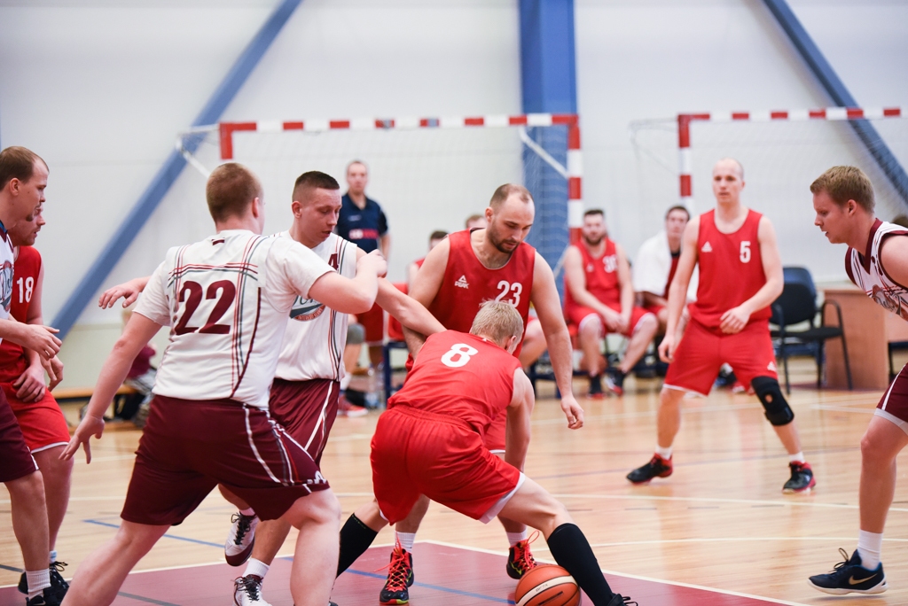 Jelgavas basketbola čempionātā aizvadīta pirmā kārta (FOTO)