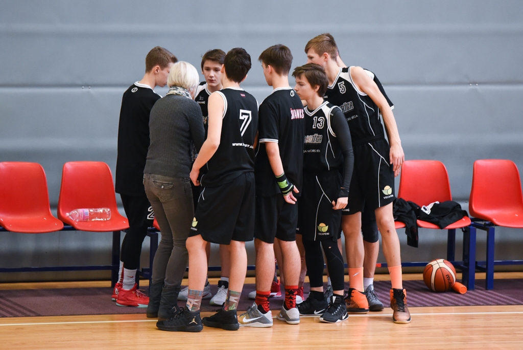 Jaunajiem basketbolistiem pēdējais spurts līdz izslēgšanas spēlēm (FOTO)