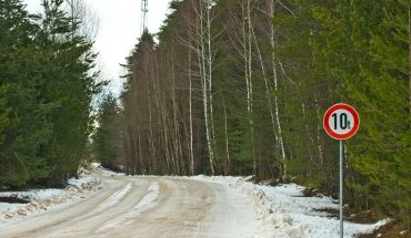 Uz grants ceļiem sāk ieviest autotransporta masas ierobežojumus