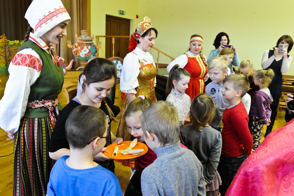 Svinot Masļeņicu, pavada ziemu un sagaida pavasari (FOTO)