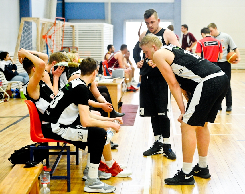 Jelgavas basketbola čempionātā saasinās cīņa par līderpozīcijām (FOTO)