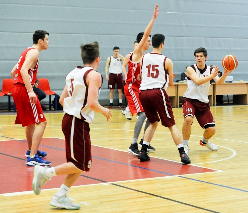 Jelgavas BJSS U19 basketbolisti izstājas – cerības saglabā Harija Zelča meitenes