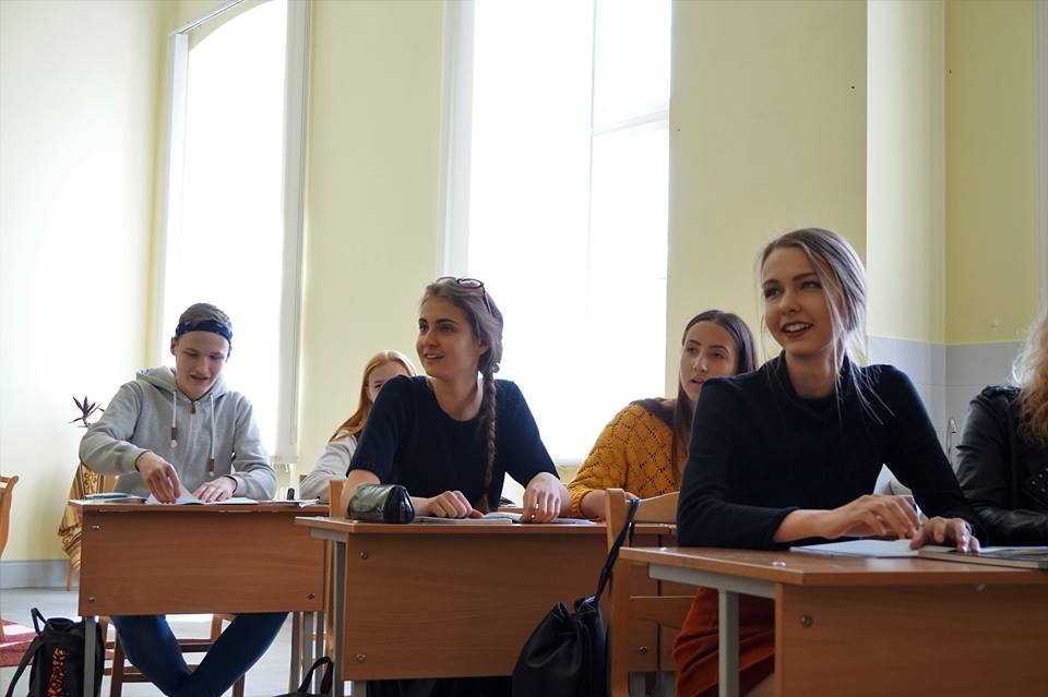 Valsts ģimnāzijas aktieri aicina uz izrādi “Es savos zābakos” (FOTO)