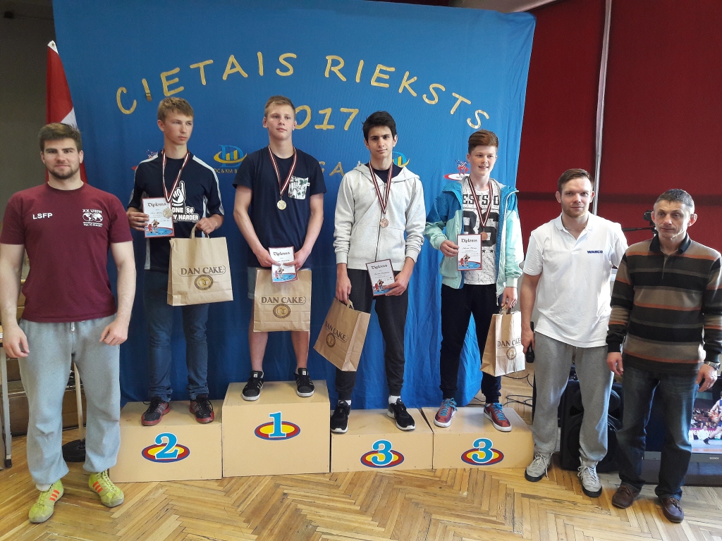 Veiksmes turnīrā “Cietais rieksts” (FOTO)