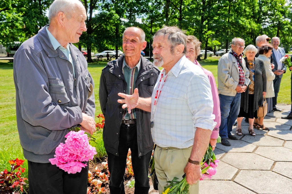 Piemin deportāciju upurus (FOTO)