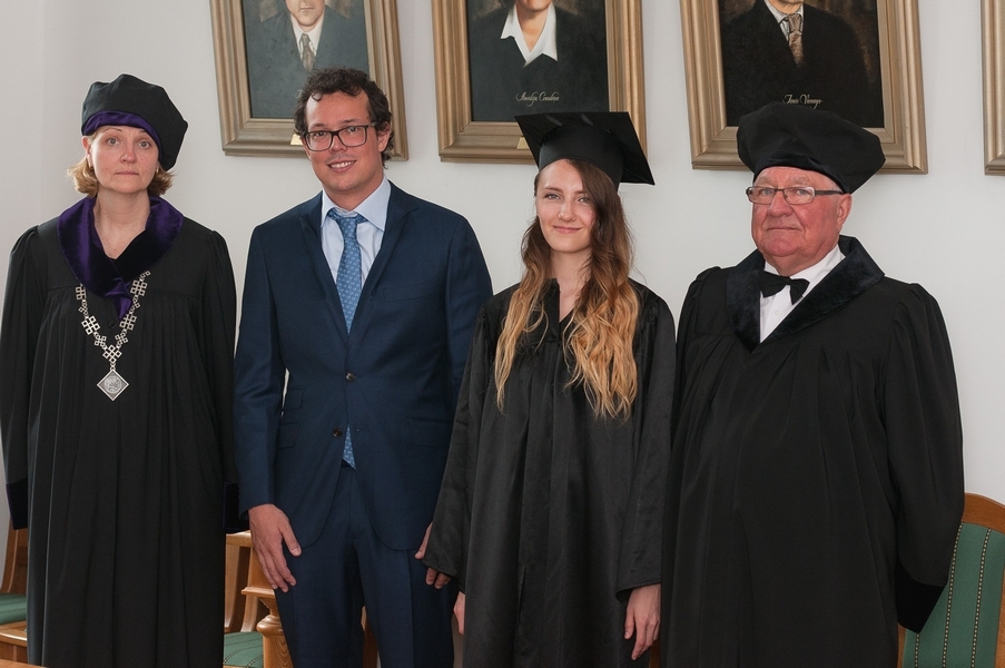 Diplomus saņēmuši 73 jaunie “putriķi” un pirmais PTF ārvalstu absolvents (FOTO)