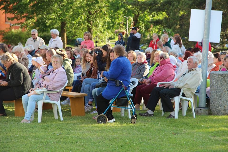 Ar “Skroderdienām Silmačos” jelgavnieki viesojas Jumpravā (FOTO)