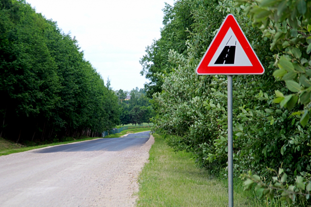 Ūziņos priecājas par anonīma labdara uzlaboto ceļu (FOTO)