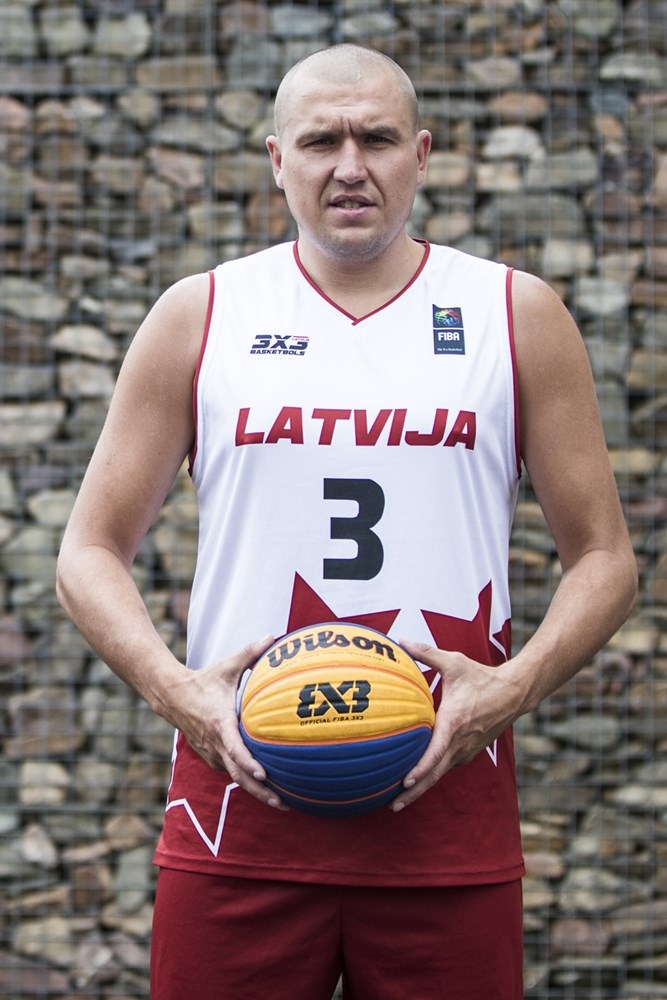 Edgars Krūmiņš ar Latvijas komandu triumfē 3x3 Eiropas kausā (FOTO)