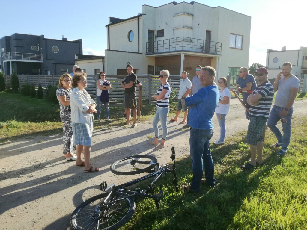 Malkas ceļa iedzīvotāji rosina paaugstināt savas ielas nozīmību (FOTO)