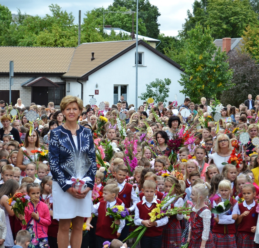 Eiropas Parlamenta deputāte Inese Vaidere viesojas Jelgavas 4. vidusskolā, SOS jauniešu mājā un tiekas ar projekta “Spēka zīmes Latvijai” autoriem`