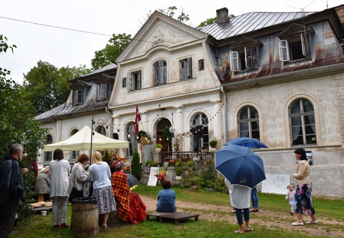 Abgunstes muižā ar pašvaldības atbalstu amatniecības darbnīcas pielāgos cilvēkiem ar kustību traucējumiem