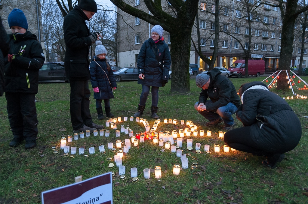 Jelgavā iemirdzas svecītes (FOTO)