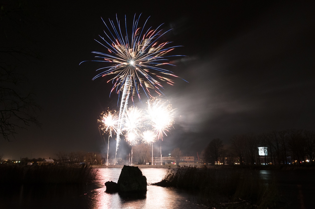 Svētku kulminācijā – uguņošana (FOTO)