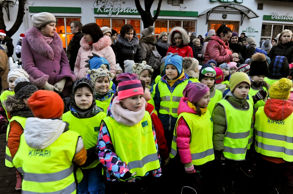 Eņģeļu egle aicina uz labām domām un darbiem (FOTO)