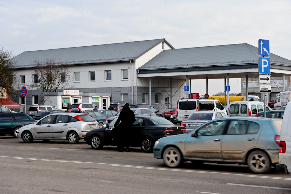 Autovadītāji steidz nokārtot tehnisko apskati (FOTO)