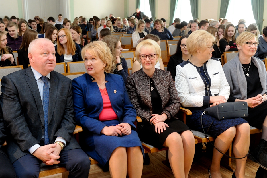 Uz valsts skolēnu zinātniski pētniecisko darbu konferenci dosies 185 skolēni no Zemgales (FOTO)