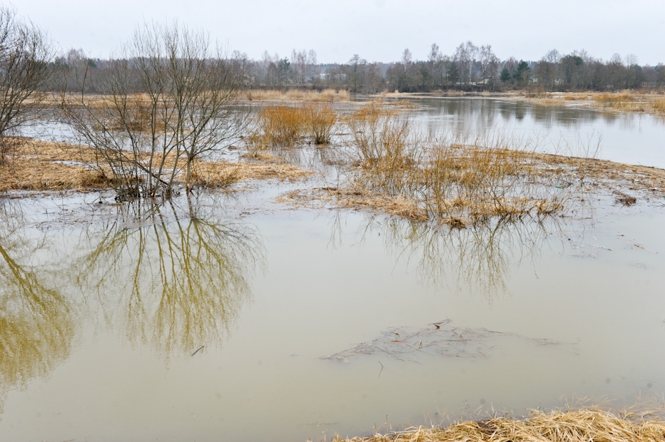 Palu dēļ slēgts Bāra ceļa posms; ūdens līmenis Jelgavas upēs varētu kristies pēc dažām dienām