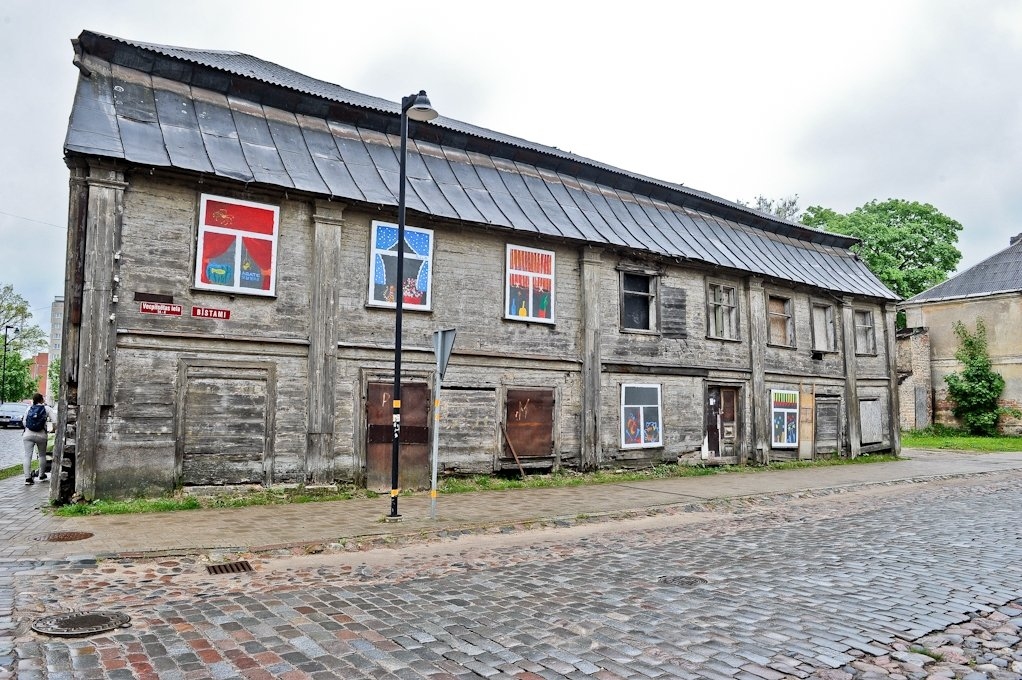 Noslēgts būvdarbu līgums par vecpilsētas ēku pārbūvi un restaurāciju