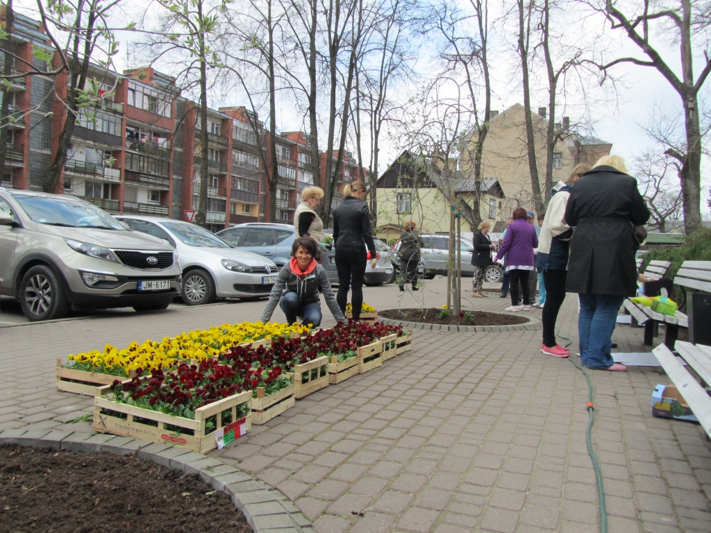 Jelgavas poliklīnikas darbinieki uzsāk jaunu tradīciju (FOTO)