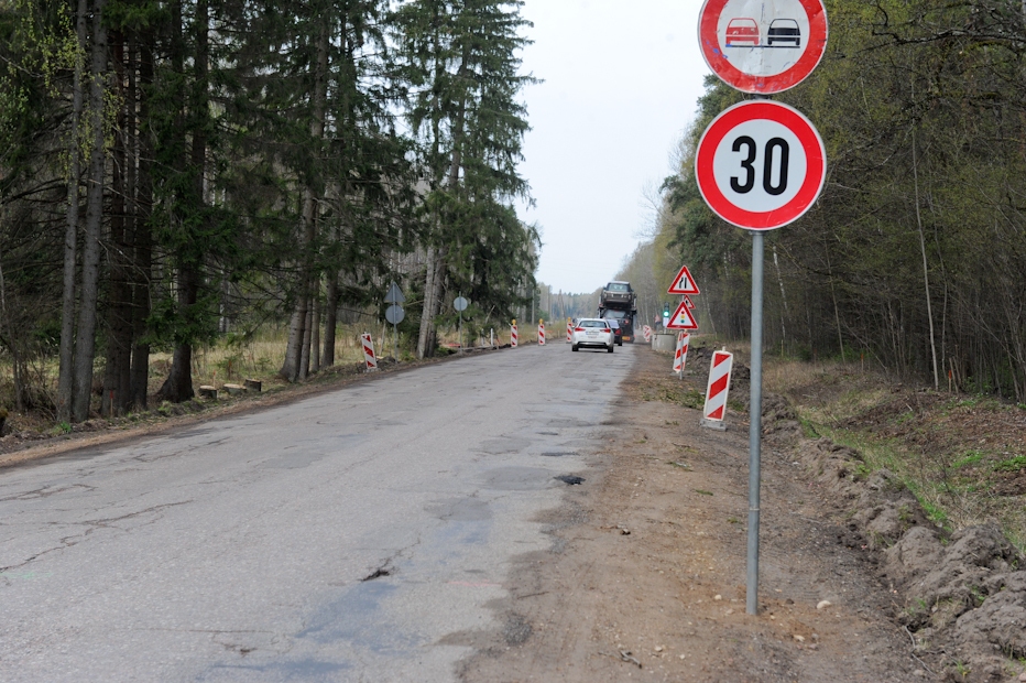 Remontē Tukuma ceļu (FOTO)