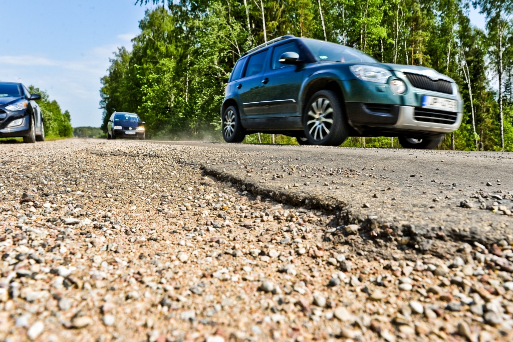 Vāc parakstus Mūrmuižas–Elejas ceļa posma remontam