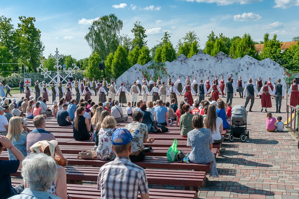 Jelgavas dejotāji ceļā uz “Māras zemi” (FOTO)