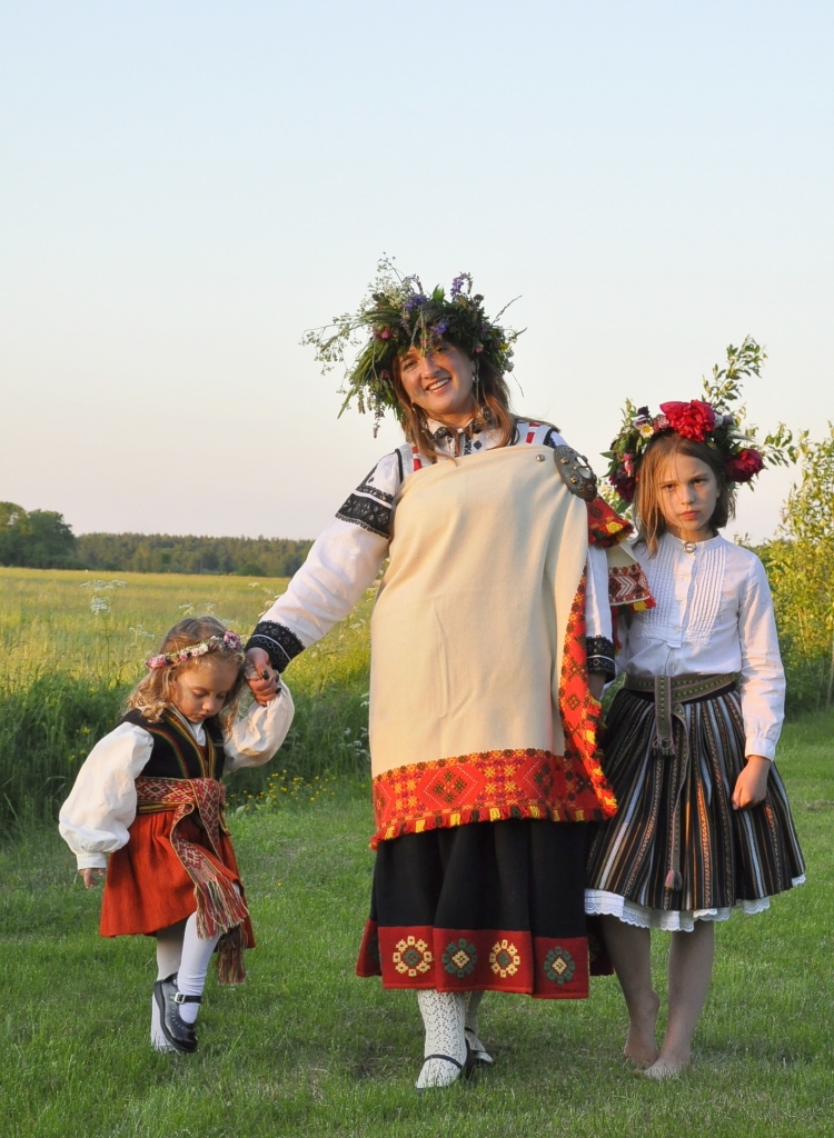 Baibas Sipenieces-Gavares Jāņu svinēšanas paraugs ir “Skroderdienas Silmačos”