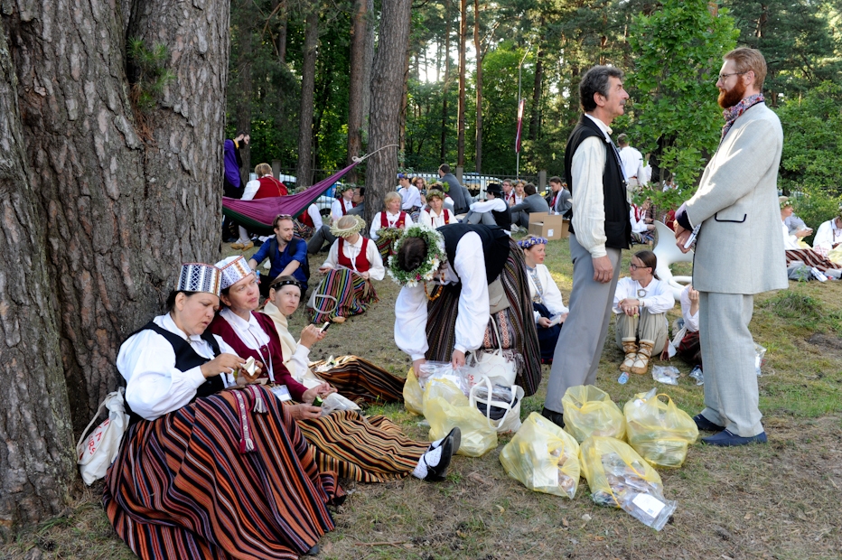 Ar “Zvaigžņu ceļu” noslēdzas Dziesmu un deju svētki (FOTO)