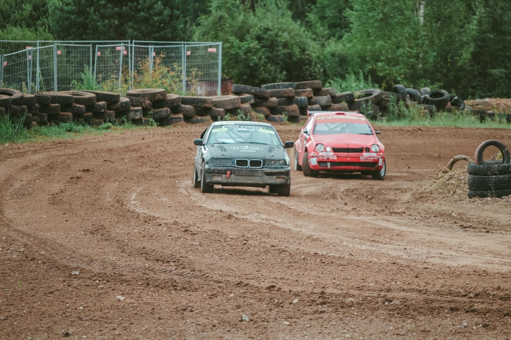 Rallijkross Latvijā atgriezies oficiālā čempionāta statusā; piektais posms sestdien Jelgavā (VIDEO)