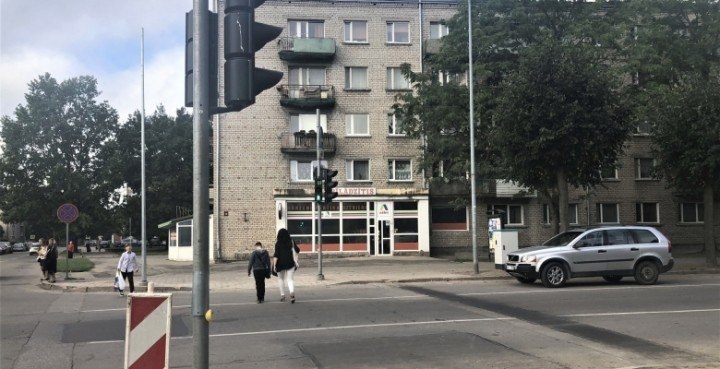 Pasta un Krišjāņa Barona ielu krustojumā uzstādīts gājēju luksofors