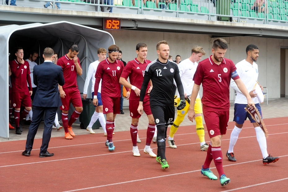 Latvijas U-21 futbolisti pēc kvalitatīva spēles sākuma nenosargā pārsvaru un piekāpjas spēcīgajai Anglijai (FOTO)