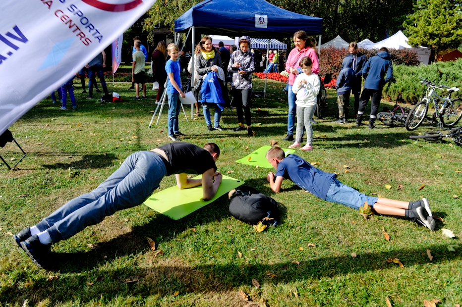 Jelgavnieki Spēka dienā pievelkas 1004 reizes, pietupjas – 11459 (FOTO)